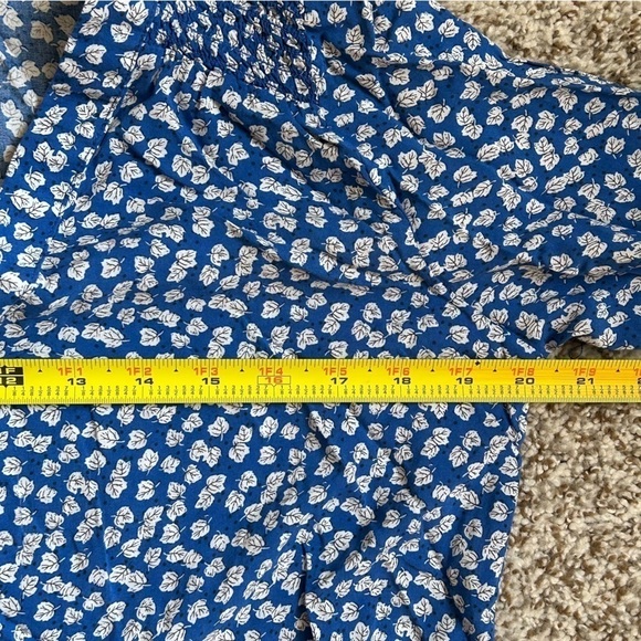 🦋 Cynthia Rowley Blue White V-Neck Floral Mid Sleeve Blouse Boho Medium - Picture 5 of 6